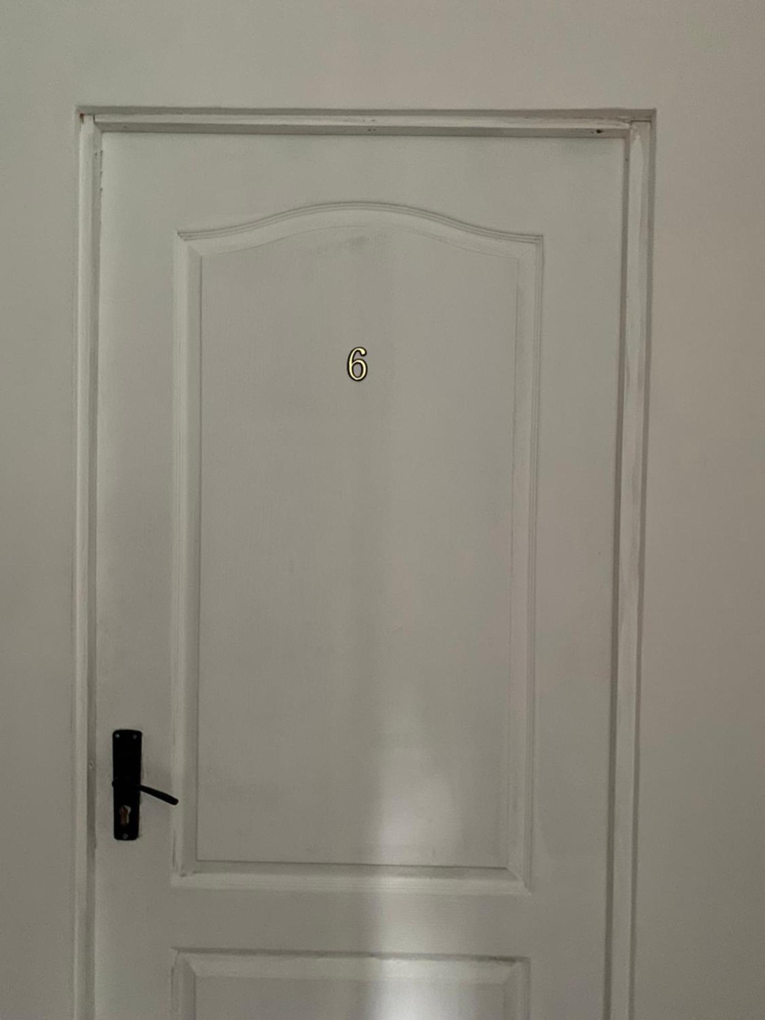 Steve Rooms Jászvásár Kültér fotó